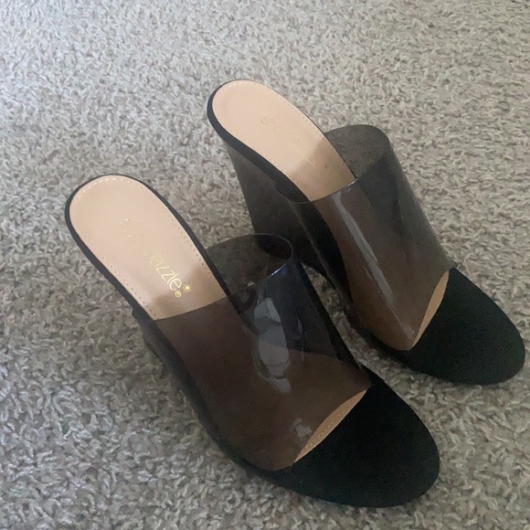 ⭐️Wedge Heeled Jelly Mules Black Clear 8 (fits like a 7) NWOT - Picture 5 of 6